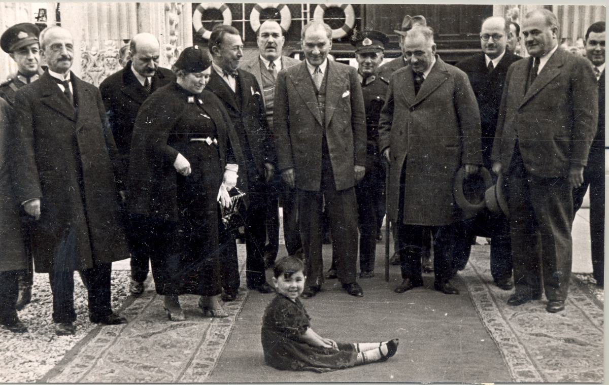 23 Nisan Atatürk ve Çocuk